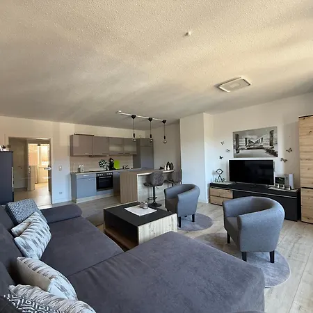 Moderne & Sonnige Mit Lift & Stellplatz In Plauen-reusa Lägenhet